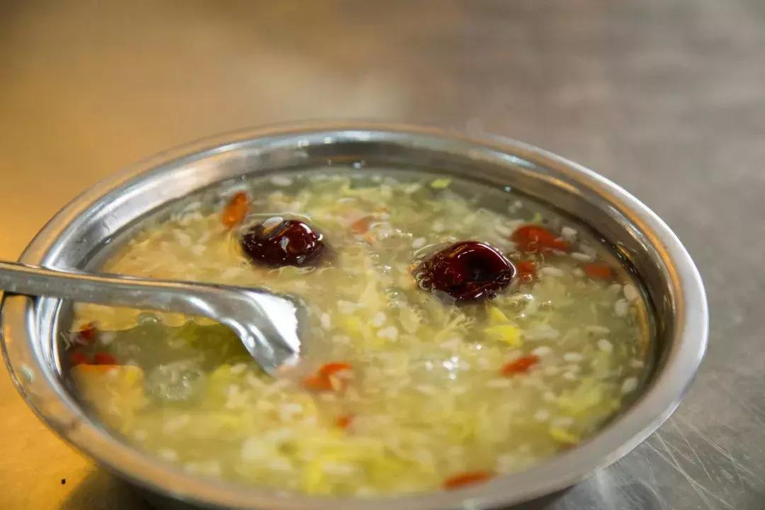 叫醒你的不是闹钟是给孩子做饭,清晨叫醒你的不是闹钟