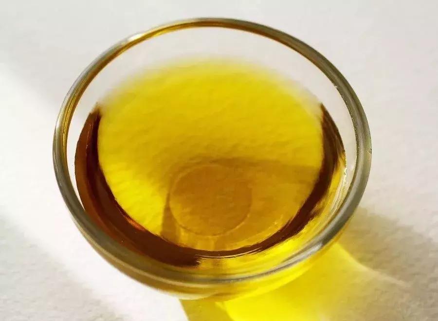 食用油蒸一下就是治病良药！每天用一点，赶走便秘，还护肤润燥！