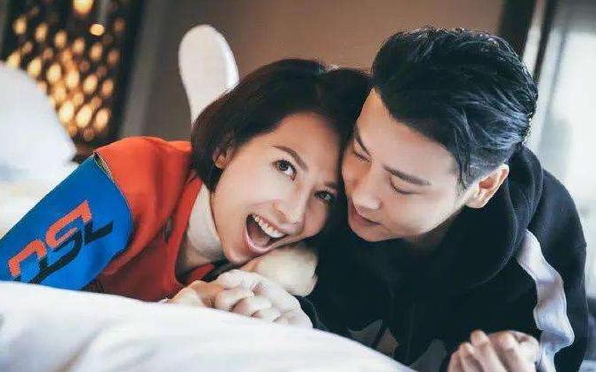 蔡少芬张晋全家福上热搜,三胎儿子“唐装”出镜,年味儿十足