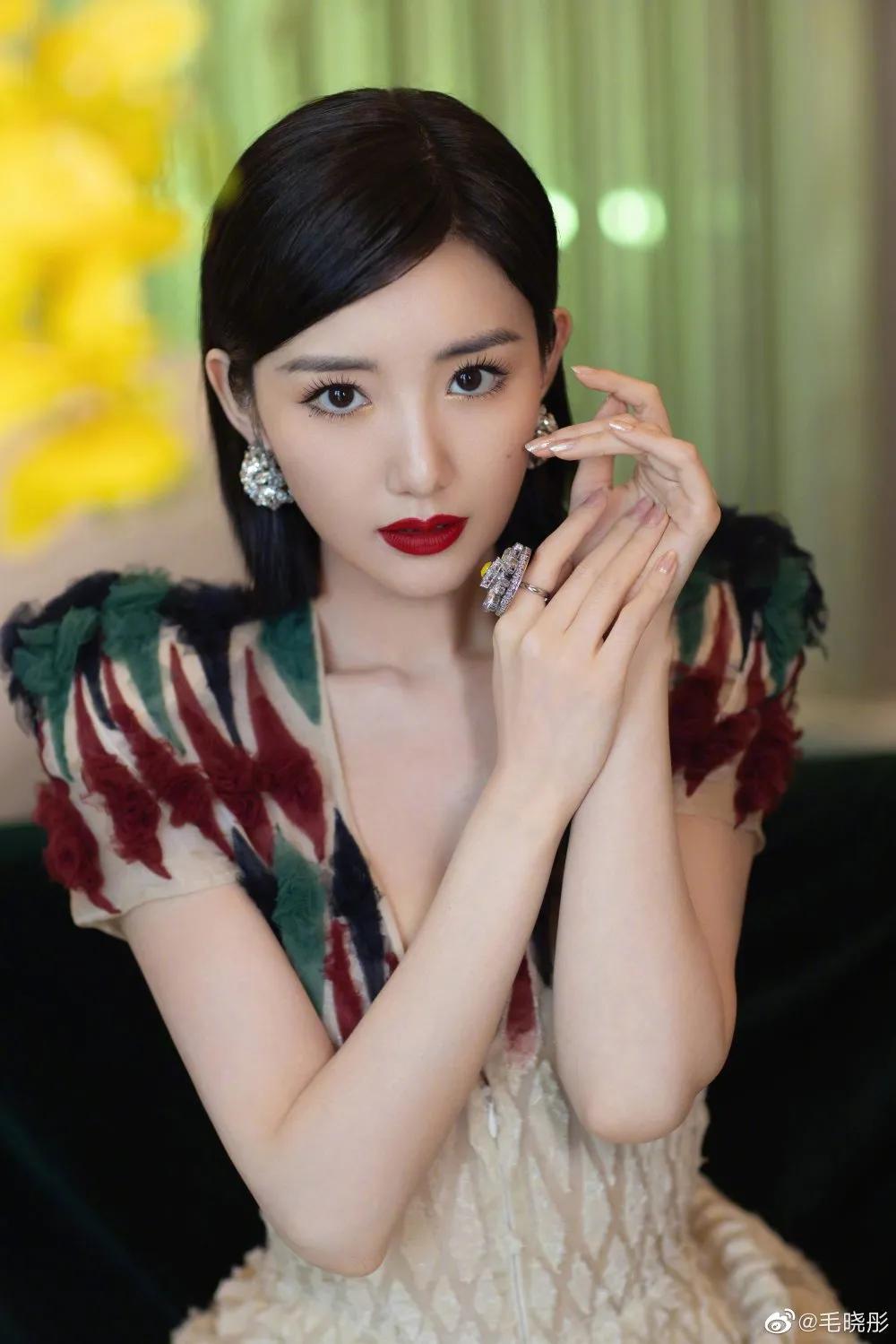 毛晓彤问心同款穿搭,毛晓彤怦然心动20岁穿搭