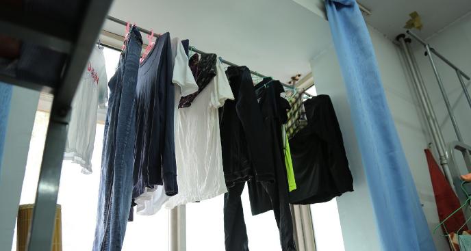 阳台晾衣服看着不美观还不方便怎么办?有哪些方法可以解决
