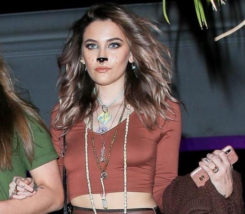 迈克尔杰克逊女儿现在状况,现在迈克尔杰克逊女儿长得怎么样