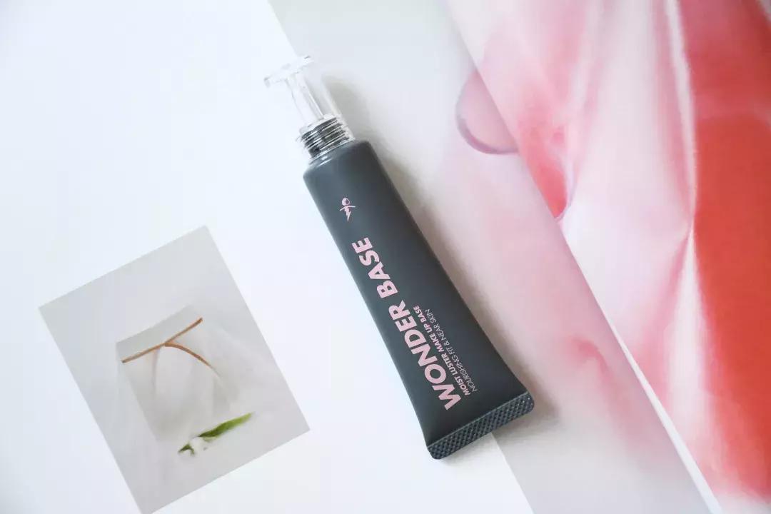 12小时不脱妆保湿提亮遮瑕,春夏妆容持久不脱妆的秘密