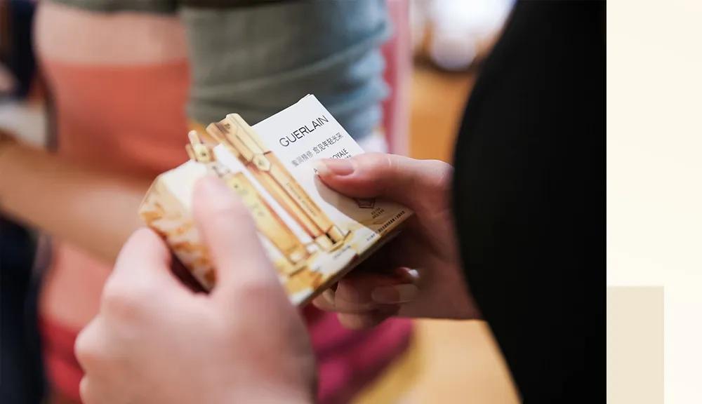 十年匠心，尽显“蜂”芒！法国娇兰绝美蜜境登陆太古汇