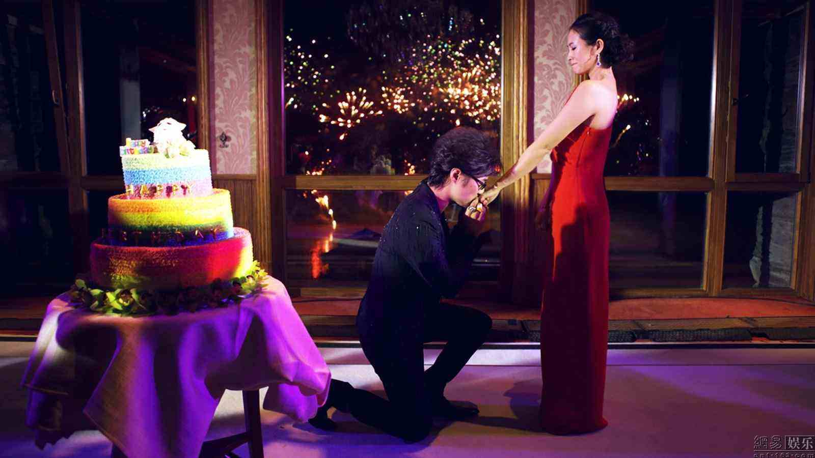 何猷君送的10克拉钻戒多少钱,何猷君求婚钻戒多少钱