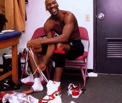 PIKI说鞋：除了AJ1黑红禁穿以外，它们的由来你知道吗？