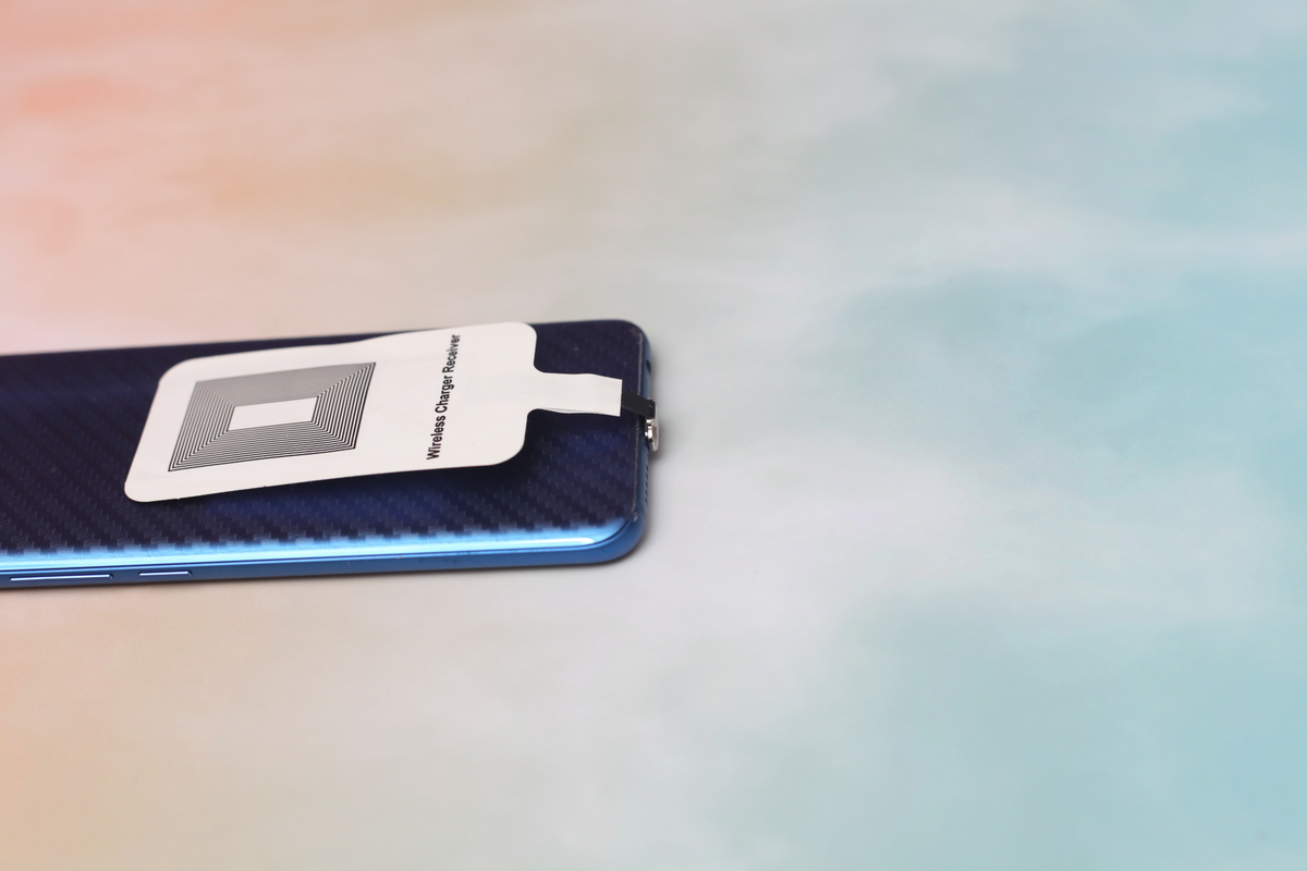 支持无线充电的手机套装,可以让我手机自动充电的软件