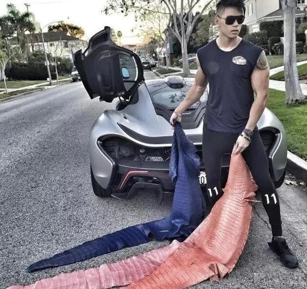 富二代晒骨皮包的残忍真相,人骨皮包的真相