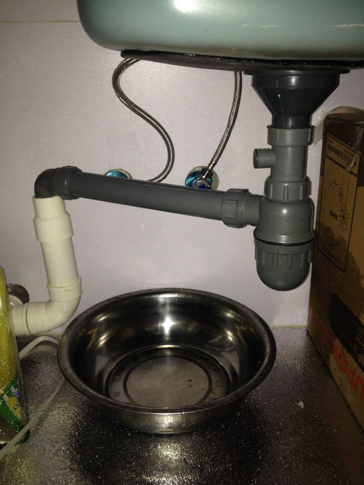 水管破裂，找人修要500，好心塞！老爸：3招就搞定，花啥冤枉钱