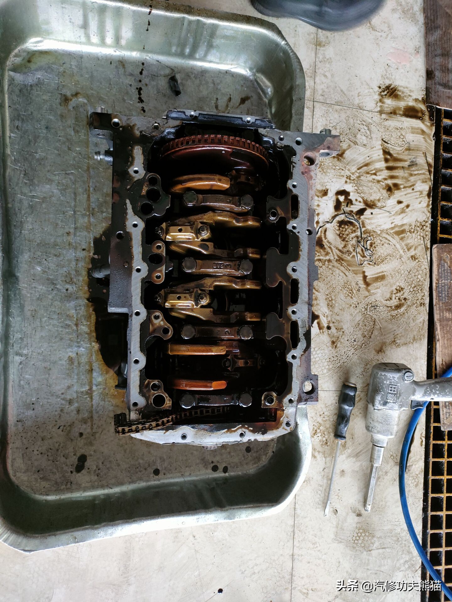 一汽奥迪a6l烧机油,08款奥迪a6l2.0t烧机油严重怎么办