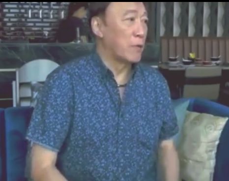 她爱上大30岁的富豪，爆红息影，容忍丈夫出轨，发誓孤独一人