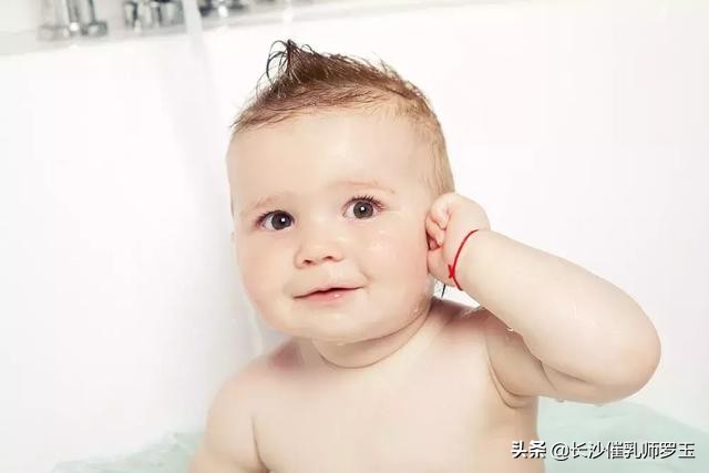 宝宝低烧过后身上起小红点,40天宝宝身上起小红点