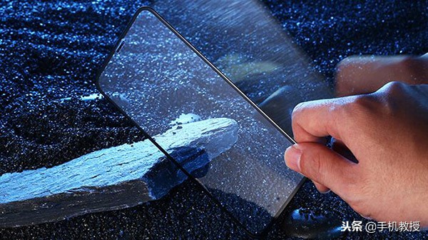为什么手机钢化膜那么容易碎了,手机钢化膜裂了需要更换吗