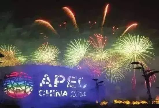 最会玩火的男人!他炸遍全世界却换来全网膜拜:美到窒息的神作