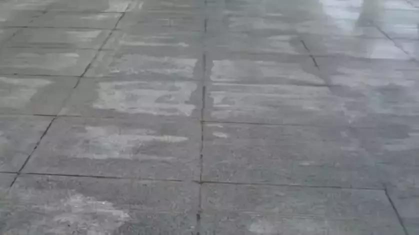 石材都需要做防泛碱处理,石材铺装泛碱如何处理
