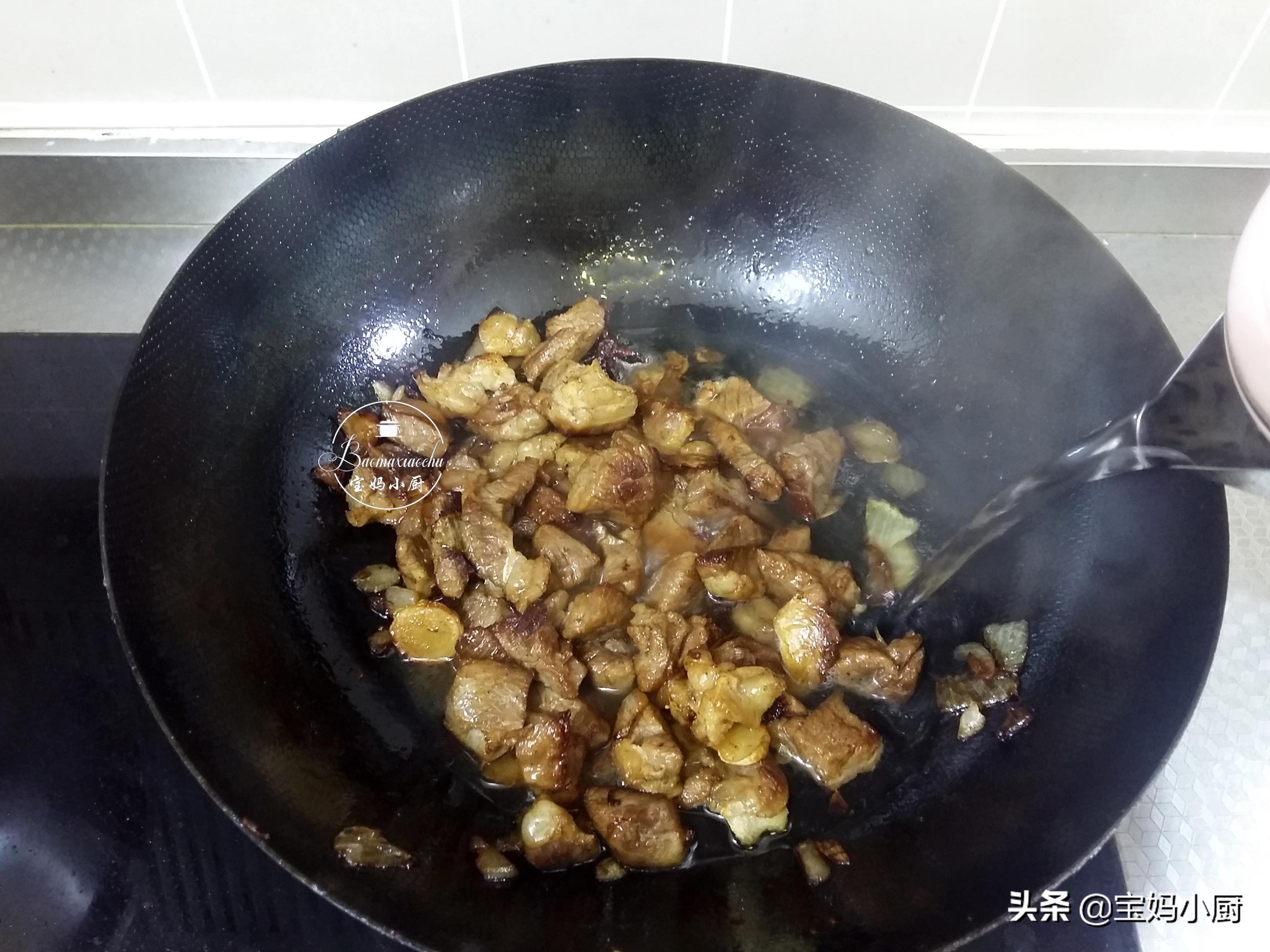 炖牛肉放什么调料没膻味,炖牛肉一股料酒味