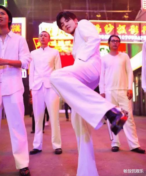 鹿晗模仿古惑仔造型,鹿晗模仿陈浩南