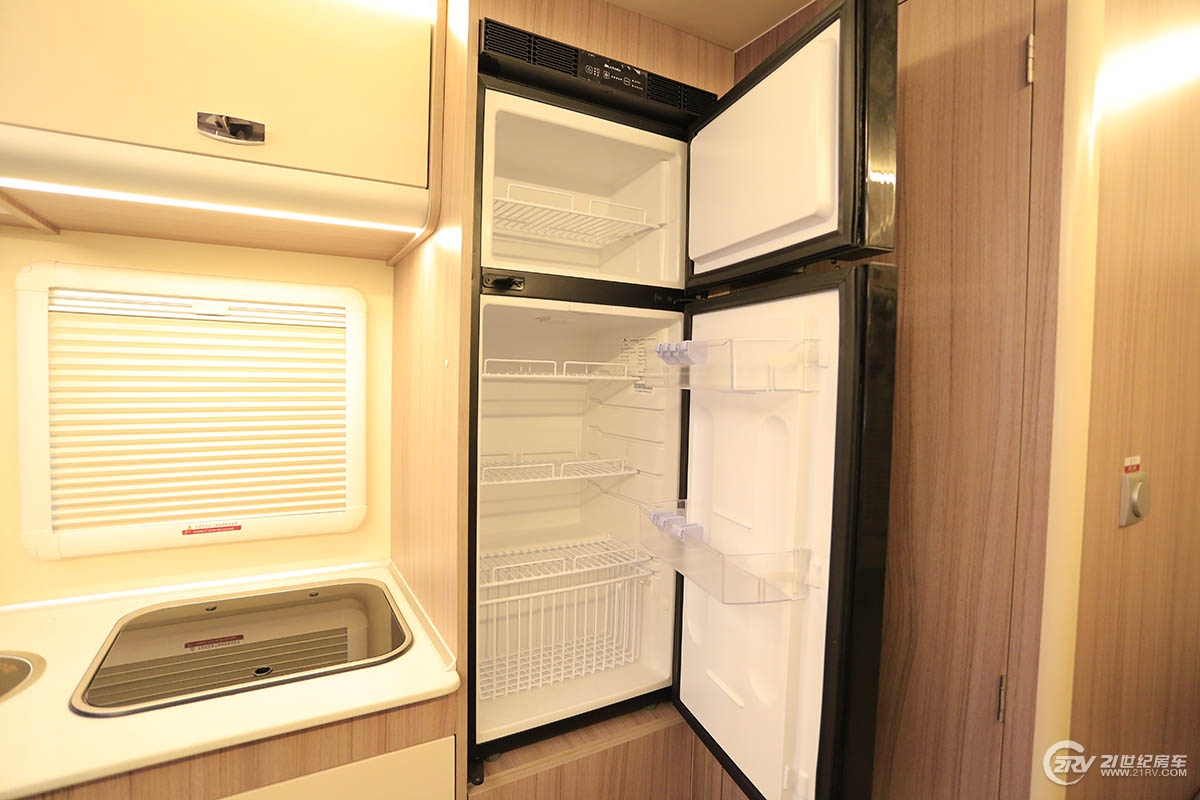 中天房车新季风畅游款,最新版的大通t型房车价格