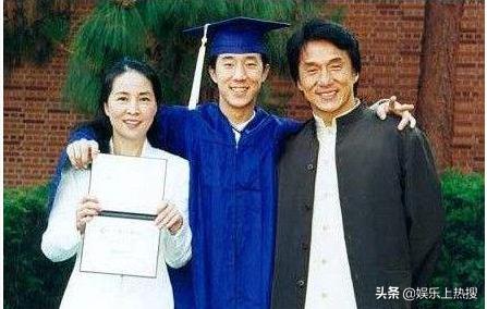 成龙回安徽老家视频,成龙回老家的照片