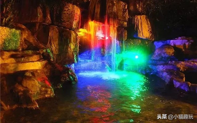 很美的天然溶洞温泉,清澈见底的自然岩洞温泉