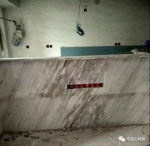 真是浪费，100多万的爵士白大理石装成这样，还好我不是业主