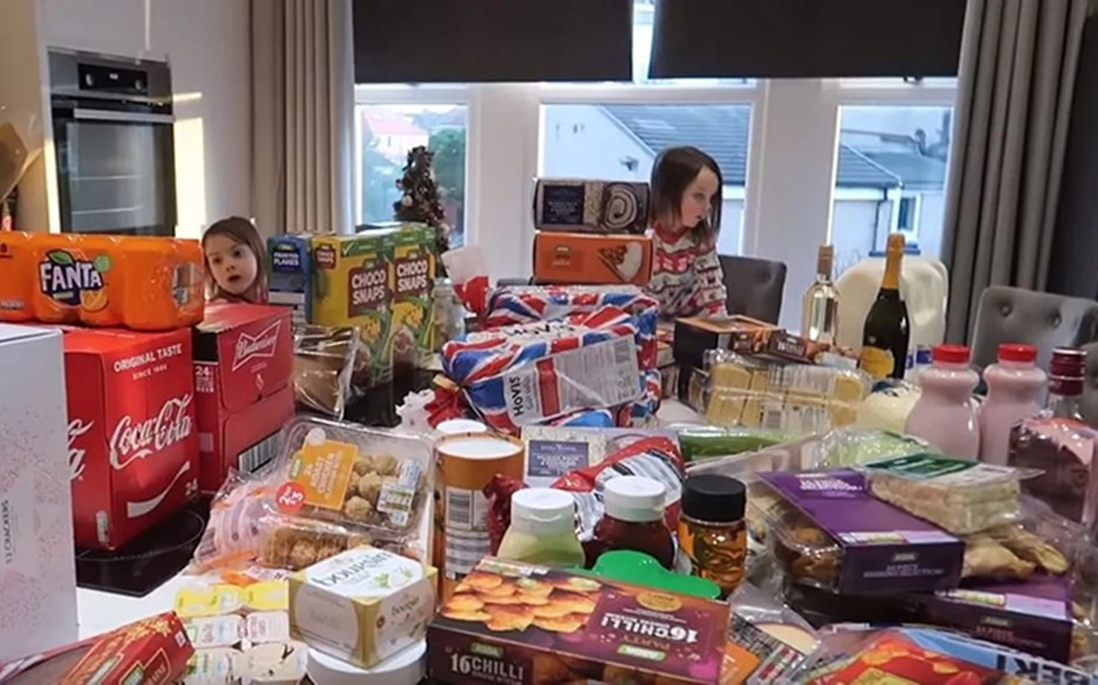 英国夫妇连生23个娃,英国夫妻30年连生21个孩子