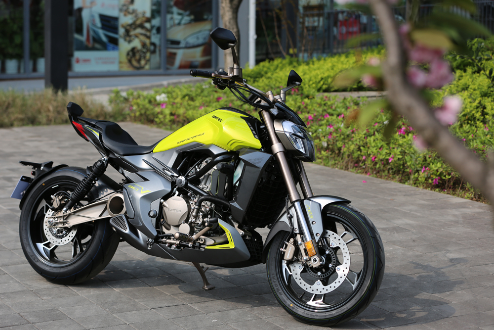 升仕310V试驾/多图:舒适好骑的运动太子车,标配ABS,全LED灯具