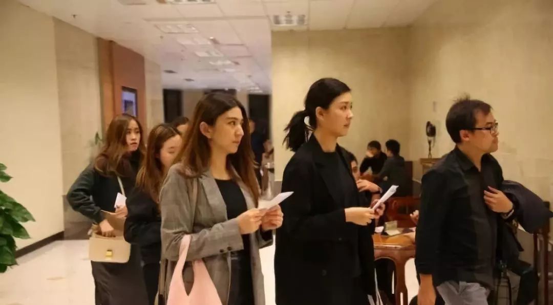 香港影星去世扶棺 (香港老艺人过世出殡)