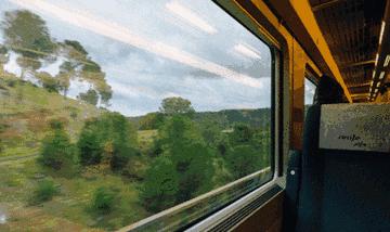 为什么火车座位是面对面动车朝前,火车和高铁换乘为什么座位不一样