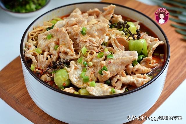 三伏天做水煮肉,一个小妙招,让你手工切出薄如蝉翼的完整肉片