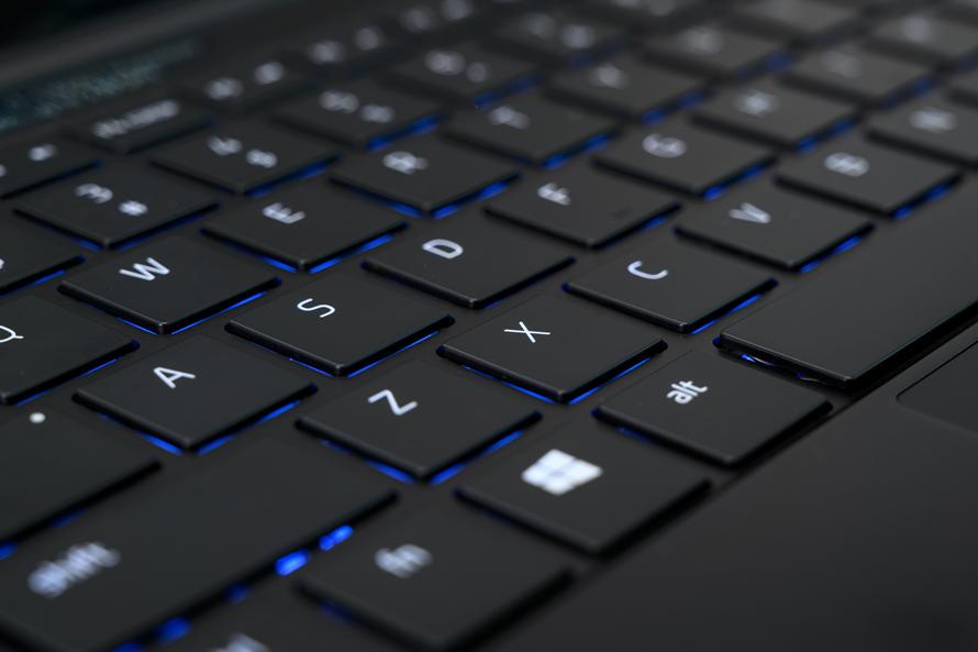 雷蛇灵刃超轻,razerblade雷蛇灵刃13潜行版