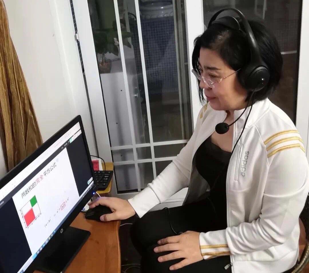 华侨城中学线上*党**旗红，*党**员示范当先锋