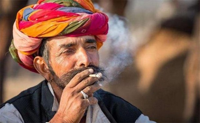 印度人买烟盒,印度烟有多少钱一根