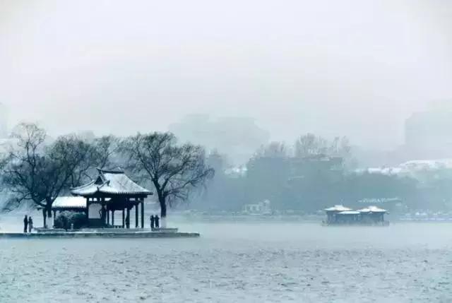 冬季山东山泉水最美最有韵味？济南山泉水美？泰山上下一片银白？