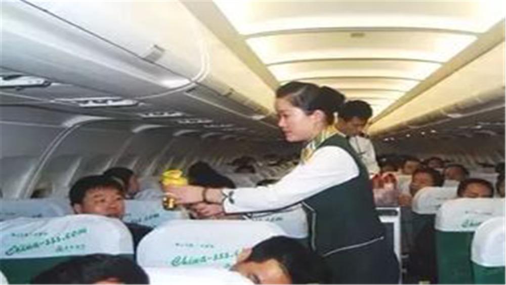 飞机上哪些东西可以免费要,飞机上可以和空姐索要什么东西