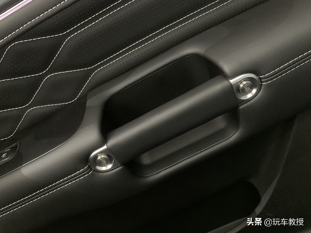 2023款坦克300顶配配置与讲解,全新一代坦克300总售量达到多少台