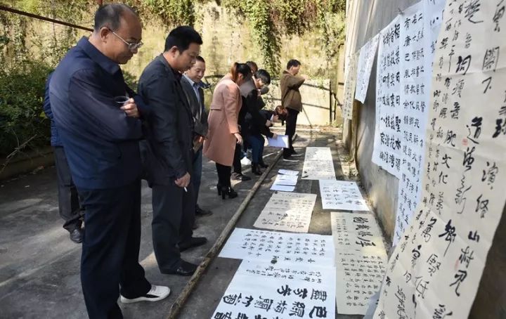 「十堰」好评如潮!竹山农民因为浪漫,登上《半月谈》