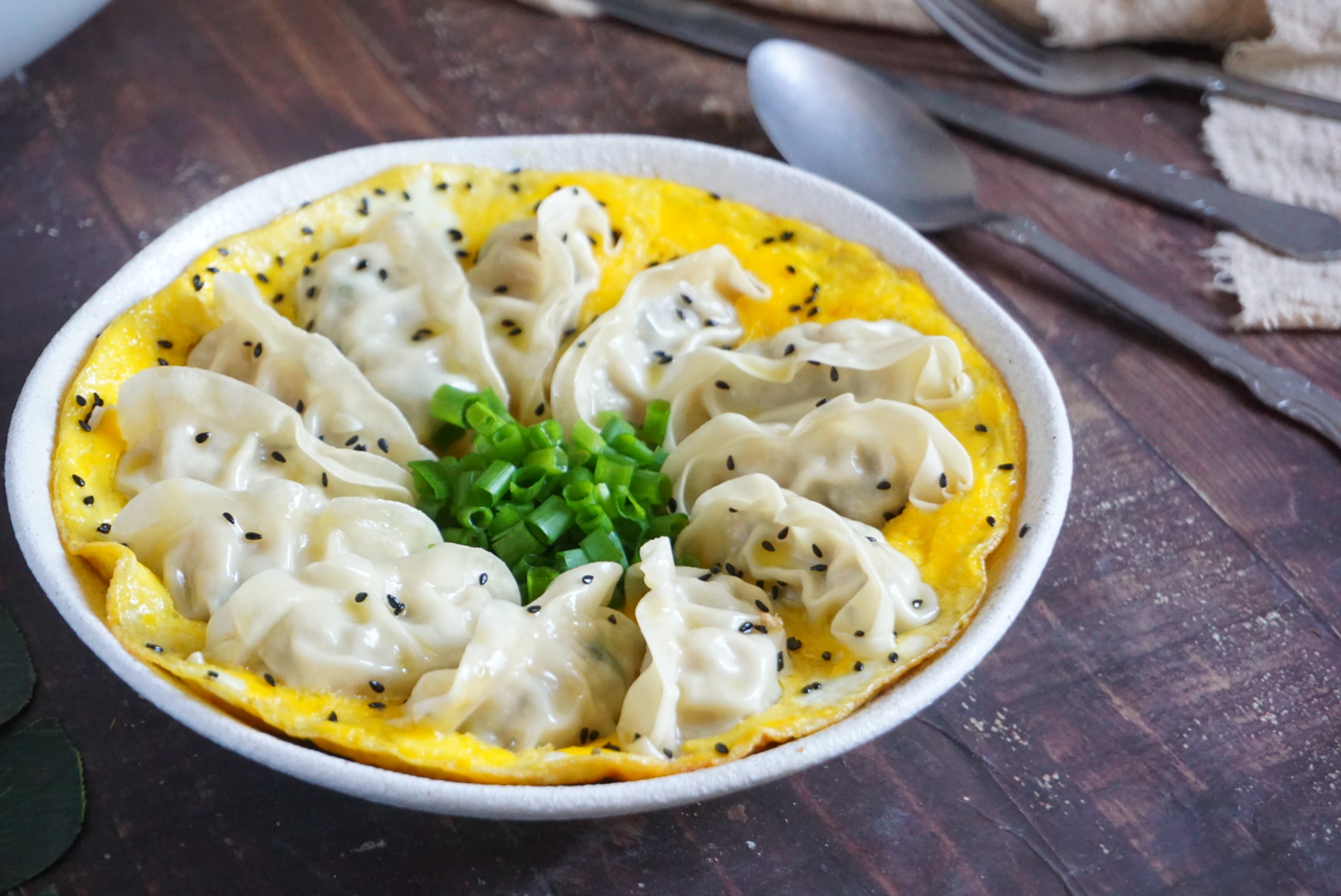 抱蛋煎饺中蛋液需要加水吗,网红蛋饼煎饺的做法