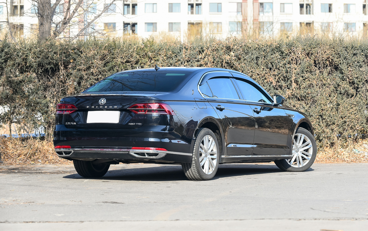 辉腾降价5万是真的吗,大众小辉腾高配