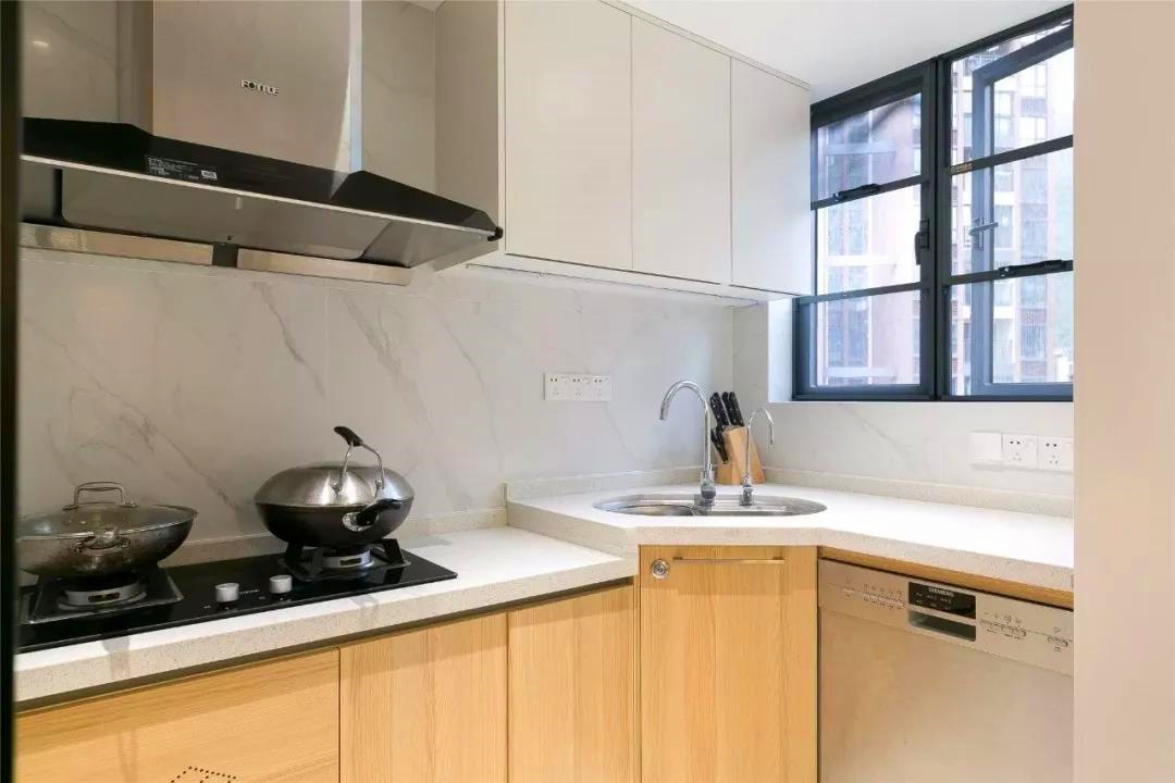 一家三口一间房设计吐槽,一家三口住在一个房间该怎么设计