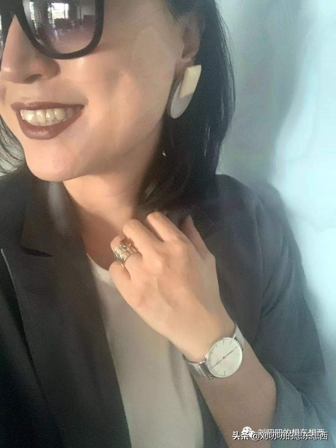 白t穿搭高级感西装,今年超级火的白t加西装外套