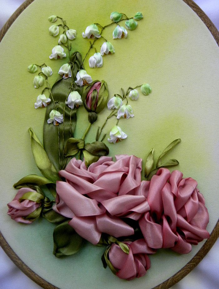 最新流行的十字手工刺绣,两条丝带绣的立体花瓣绣教程