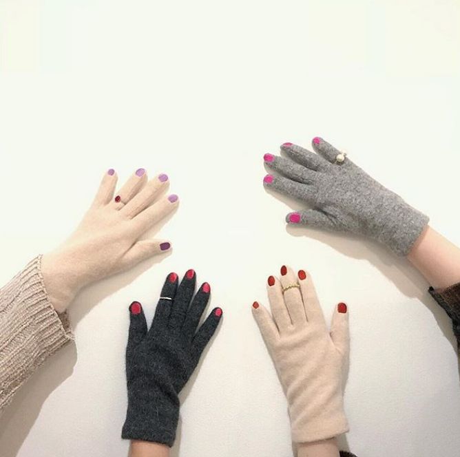 有人看见这篇文章出个可替换甲片的指甲油手套,我绝对第一个下单