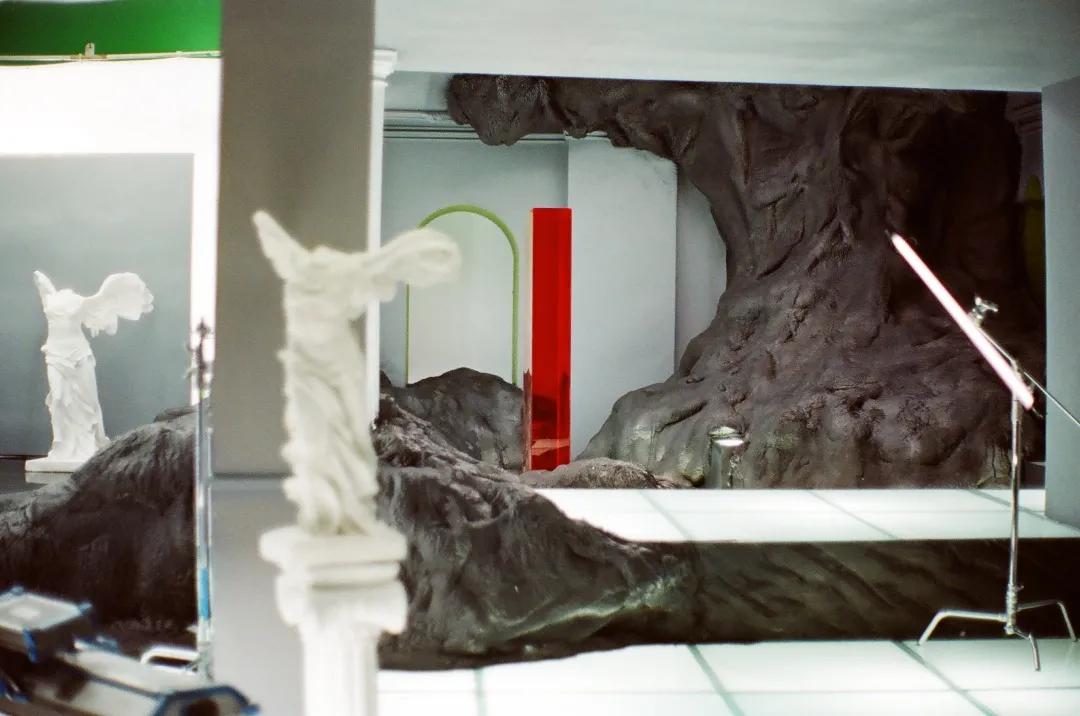 为了巩俐这一天的拍摄，我们足足准备了5个月