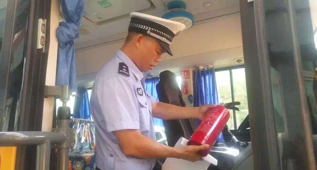 校车突发故障,校车出现故障