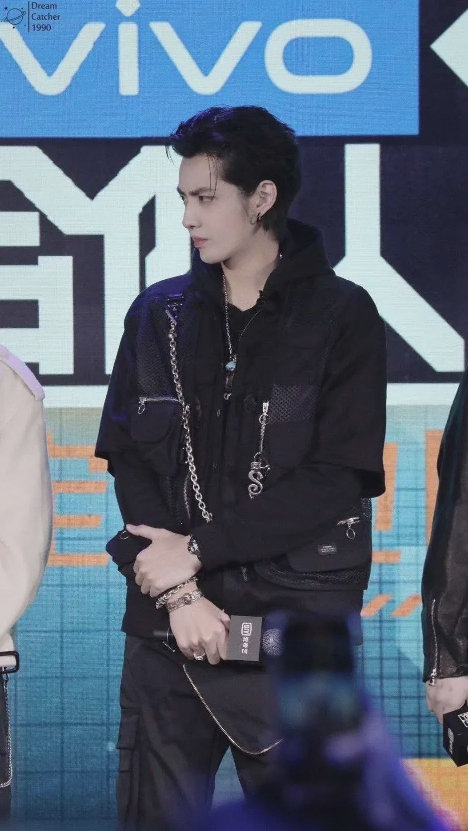 毛不易护士站姿,毛不易护士标准站姿