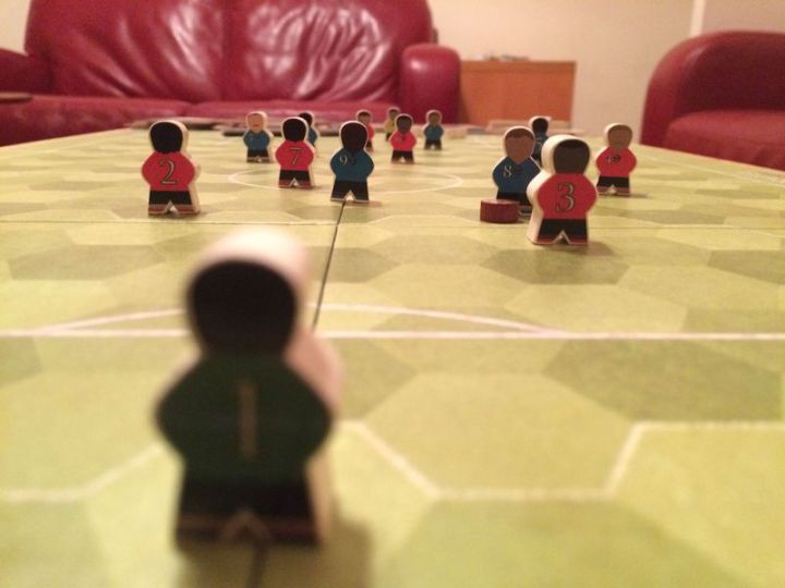 适合大人玩的足球桌游,这是你没玩过的推塔游戏