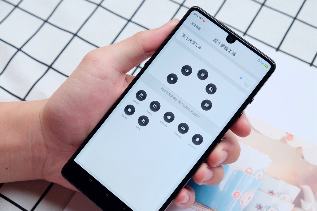 老罗评价坚果手机r2,老罗的最后一部坚果手机