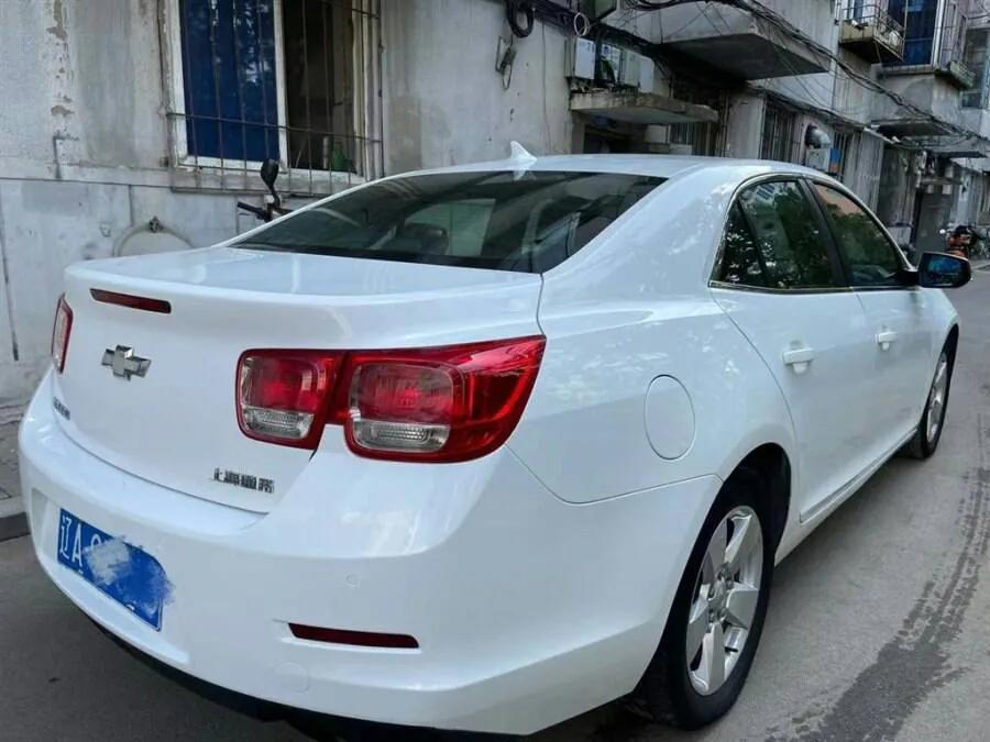 雪佛兰迈锐宝2.0白色黑顶街拍,雪佛兰迈锐宝拆车测评