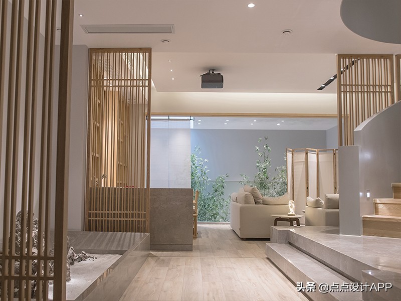马艾洋作品：600㎡别墅，装修花450W，只看完楼梯就默默转身离开